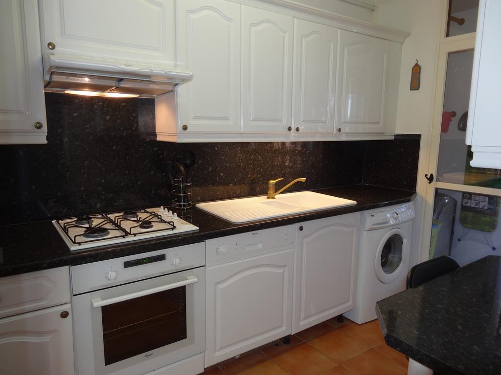 2 Bedroom Modern Apartment In Antibes With Sea View Kamer foto