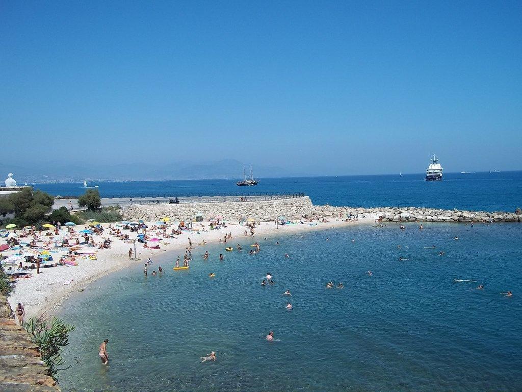 2 Bedroom Modern Apartment In Antibes With Sea View Buitenkant foto